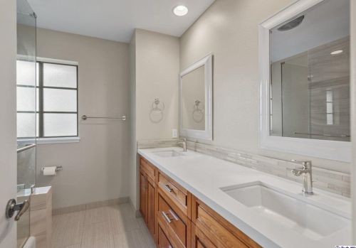 2520 Flintridge Dr, Glendale CA  91206-1033 exterior