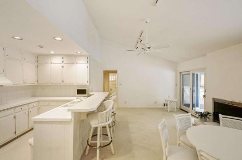 321 Frst Vly Ct, Atlanta GA  30342-2353 exterior