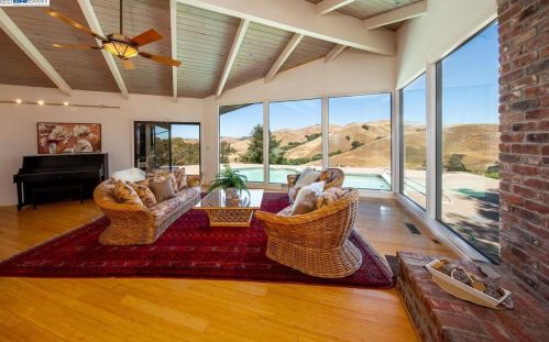 11235 Crow Canyon Rd, Hayward, CA 94552-9513