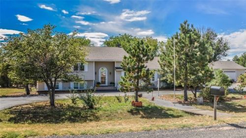 23954 Archer Pl, Denver, CO 80018-1518