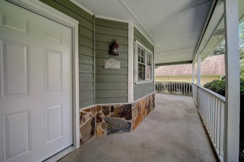 2205 Bear Mountain Dr, Conyers GA  30013-5724 exterior