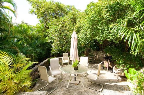 2871 Manoa Rd, Honolulu HI  96822-2120 exterior