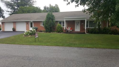 16639 Longstreet Dr, Williamsport, MD 21795-1413