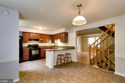 8135 Loving Forest Ct, Springfield VA  22153-3721 exterior