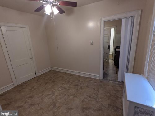 6040 Carpenter St, Philadelphia, PA 19143-2320