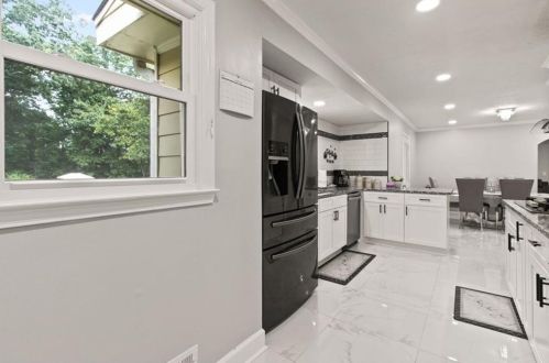 2352 Westridge Dr, Lithonia, GA 30078-5759