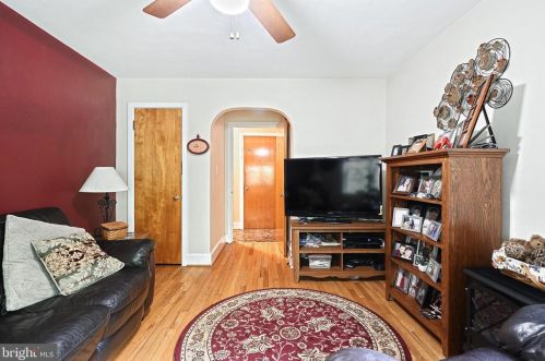 121 Blooming Grv Rd, Hanover PA 17331-8534 exterior