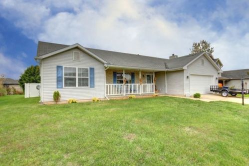 806 Boone St, Tolono, IL 61880-9531