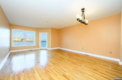 106 The Promenade, Edgewater NJ  07020-2103 exterior