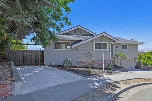 15962 Gramercy Dr, San Leandro, CA 94578-1109