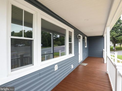 650 George St, Charles Town, WV 25414-1461