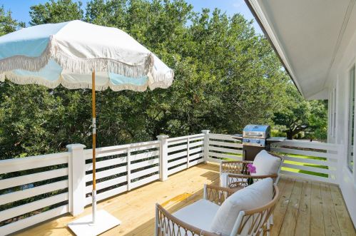 8 Ocean Park Ct, Isle Of Palms SC  29451-2244 exterior