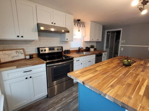 6 Glasgow St, Providence, RI 02908-1711