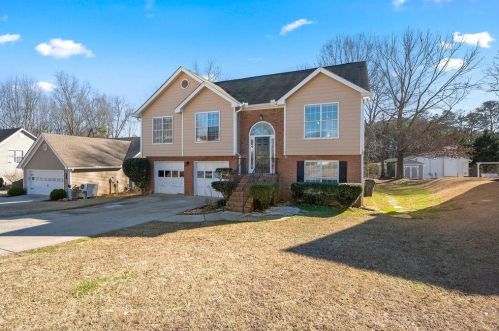 915 Sugar Meadow Dr, Buford, GA 30518-7426