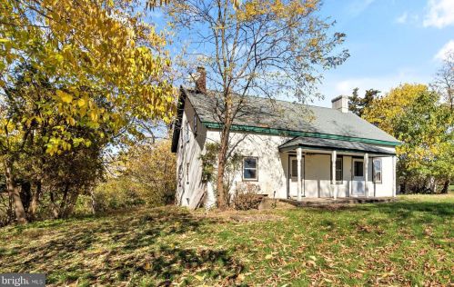 2 Spring House Ct, Lebanon, NJ 08833-3040