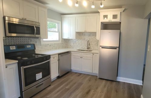 3308 163rd St, Hammond, IN 46323-1208