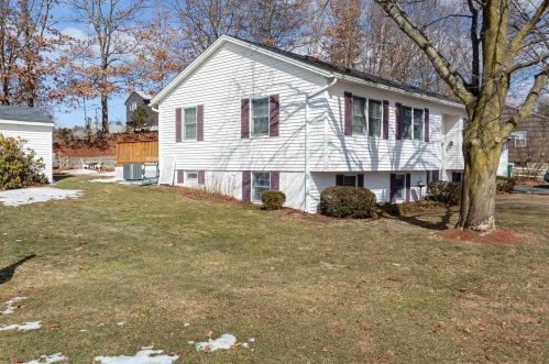 2 Bloomingdale Dr, Nashua, NH 03064-1105