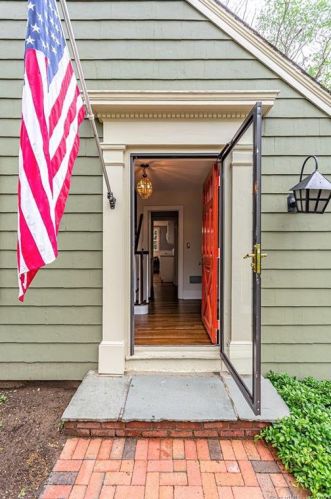 11 Cranbury Rd, Norwalk CT  06851-2649 exterior