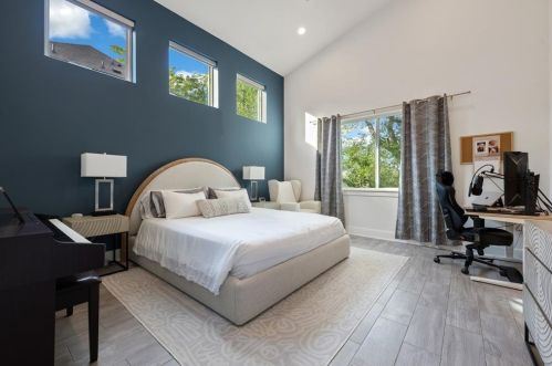 5008 Baker St, Austin TX  78721-1511 exterior