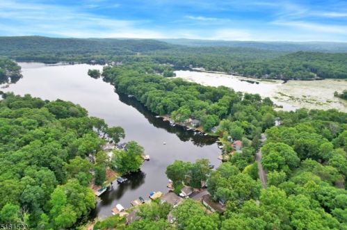14 Weaver House Cove Rd, Andover, NJ 07821-3130
