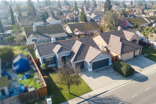 386 Springer Dr, Turlock, CA 95382-7321