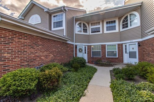 946 Happfield Dr, Arlington Hts, IL 60004-7142