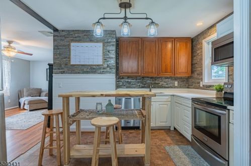 421 Willow Grove St, Hackettstown NJ  07840-1855 exterior