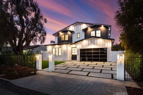 16755 Addison St, Van Nuys, CA 91436-1055