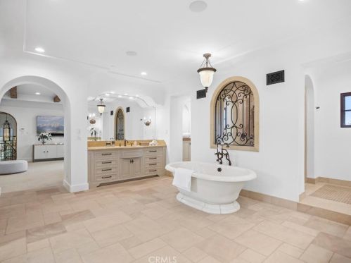 47 Echo Gln, Irvine CA  92603-0421 exterior