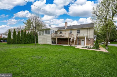 2860 Southwick Dr, Lancaster PA  17601-3549 exterior