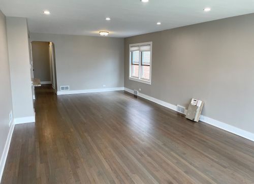 8956 Ridgeland Ave, Chicago, IL 60617-2836