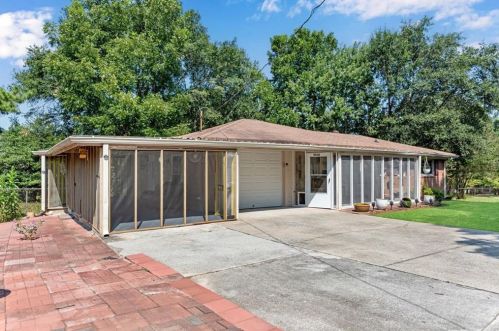 5910 Charles Ln, Austell, GA 30106-3127