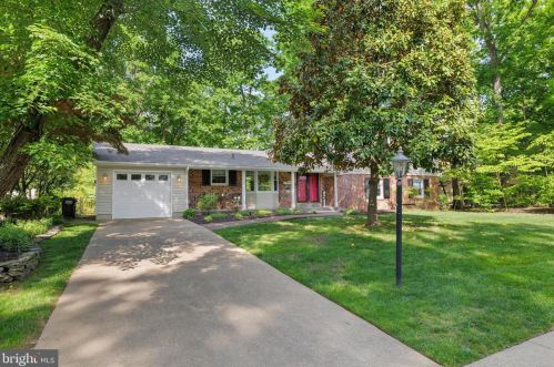 6902 Conservation Dr, Springfield, VA 22153-1009