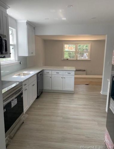 27 Hawthorne Dr, Norwalk CT  06851-4113 exterior