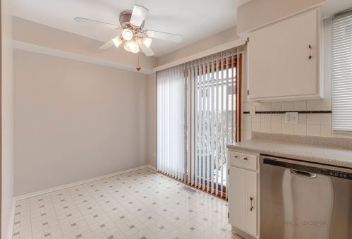 648 Lakeside Circle Dr, Wheeling IL  60090-5326 exterior