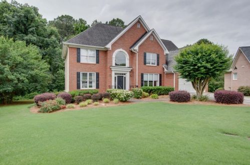 5855 Dovnick Dr, Lilburn, GA 30047-6778