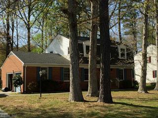 305 Woodland Dr, Yorktown, VA 23692-3339