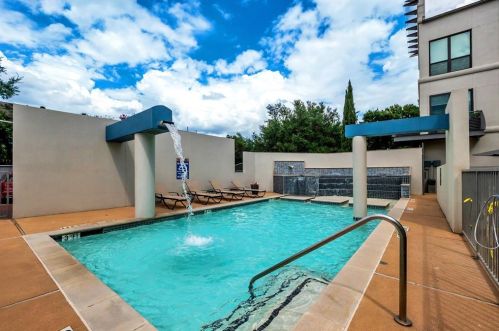 4414 Cedar Springs Rd, Dallas TX  75219-2028 exterior