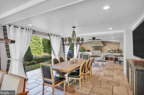 145 Winding Way, Tavistock NJ 08033-3642 exterior