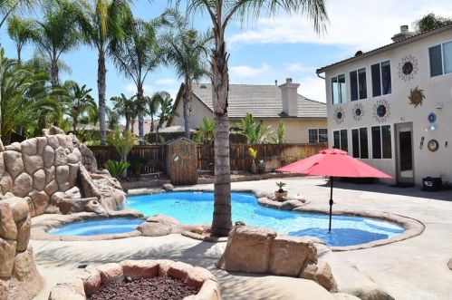 12722 Royal Palm Ln, Riverside CA  92503-7077 exterior