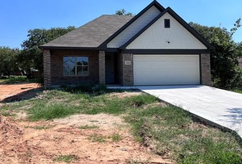 312 Maplewood St, Azle, TX 76020-2116