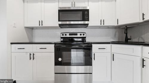 512 4 St, Philadelphia PA 19133-3105 exterior