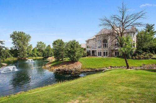 603 Ambriance Dr, Willowbrook IL  60527-0806 exterior