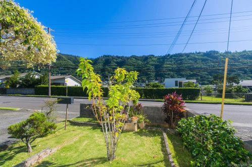 3050 Manoa Rd, Honolulu HI  96822-3301 exterior