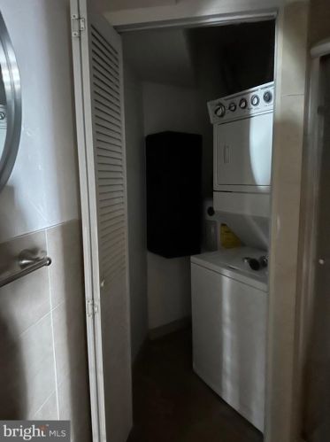 8 Front St, Philadelphia, PA 19106-3001