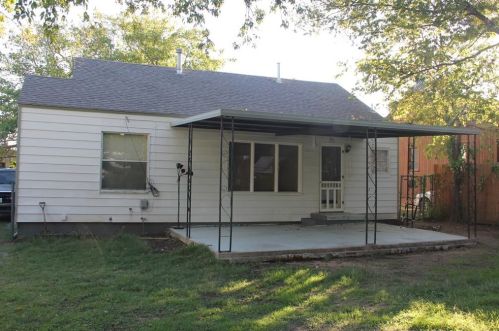 2733 Yucca Ave, Fort Worth TX  76111-2533 exterior