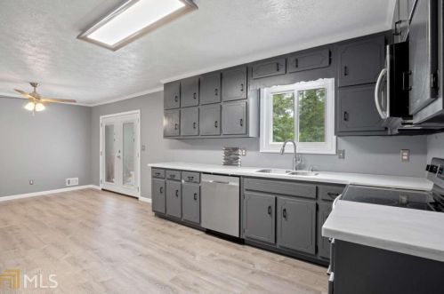 35 Carriage Trce, Stockbridge GA  30281-1328 exterior