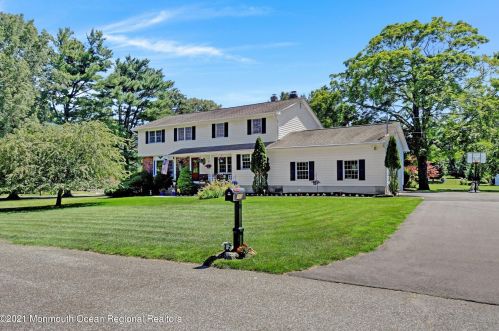 110 Priscilla Dr, Lincroft, NJ 07738-1242