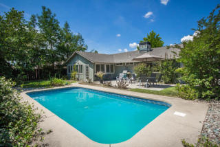 2555 Dewberry Dr, Redding, CA 96003-9399