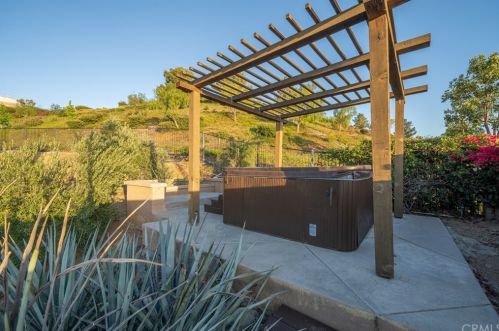 16849 Ridge Cliff Dr, Riverside CA  92503-0251 exterior